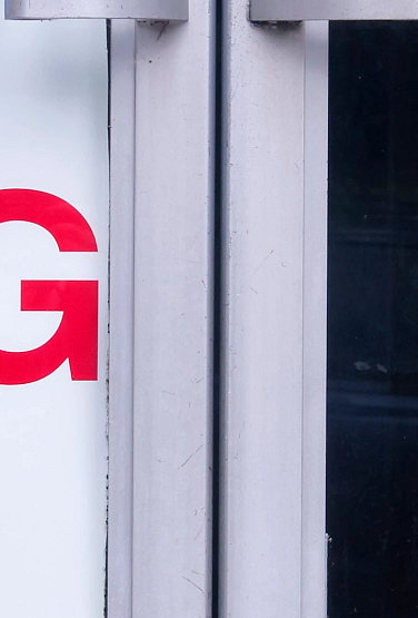 An early voting sign on a storefront door.